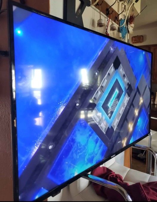 55" roku smart tv 4k great condition come with mount. Great Quality Pic No Scratch