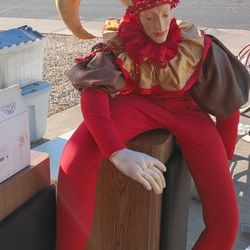 @#JOKER  ..GREAT FOR SOME1 THAT LIKES COOL STUFF*# ABOUT 4ft TALL. FlEXIBLE. GREAT CONDITION 