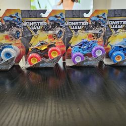 Monster  Jam Megalodon  serie 02 1:64 scale