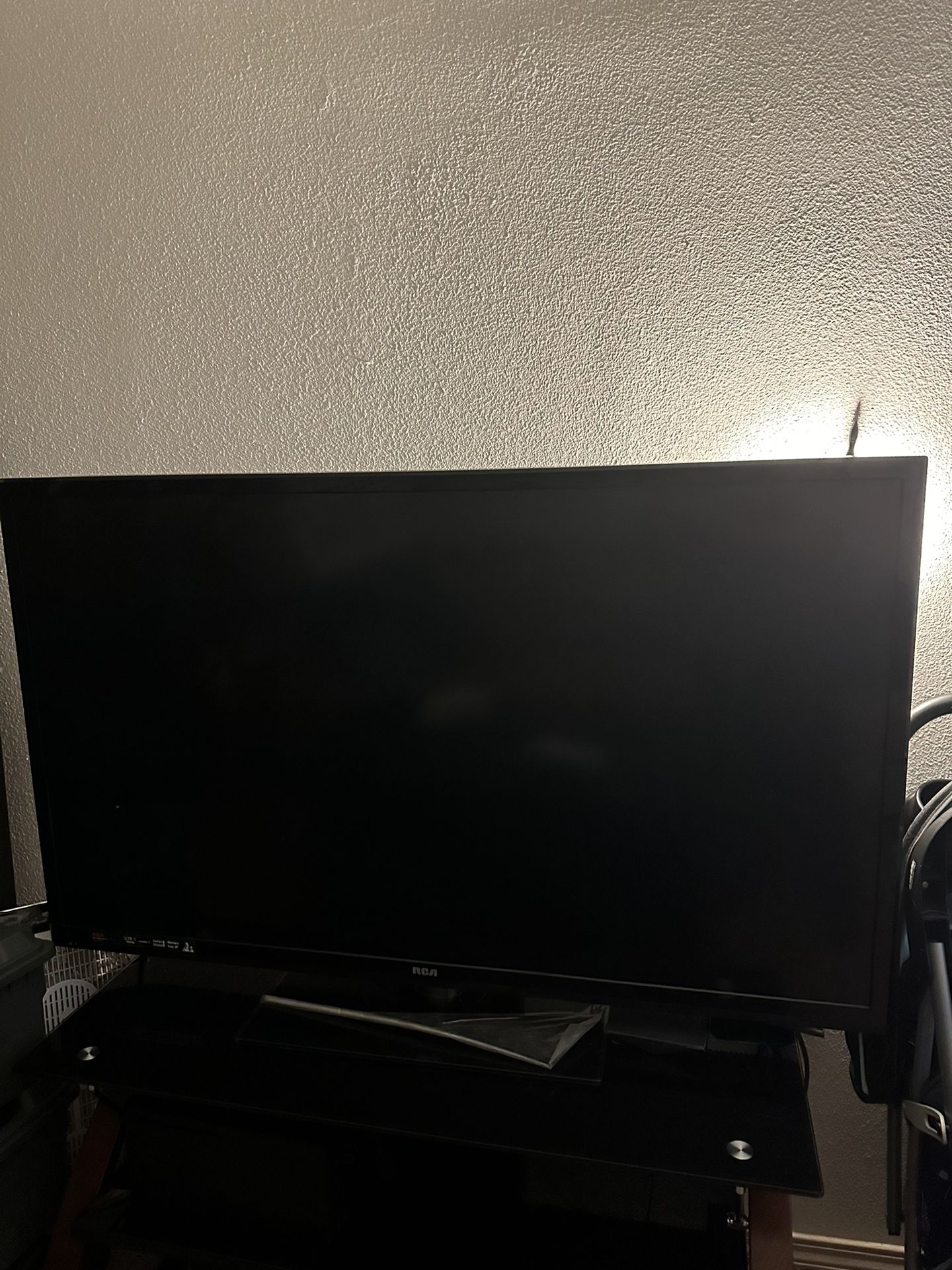 RCA 52” LED LCD TV Full HD 1080p