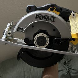 Dewalt 20V is 6 1/2” Circular Saw 📀 Tool Only.! Brand New.!
