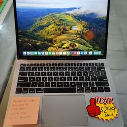 MacBook Air 2018 in Very Good Working Condition. Comes with Charger. 