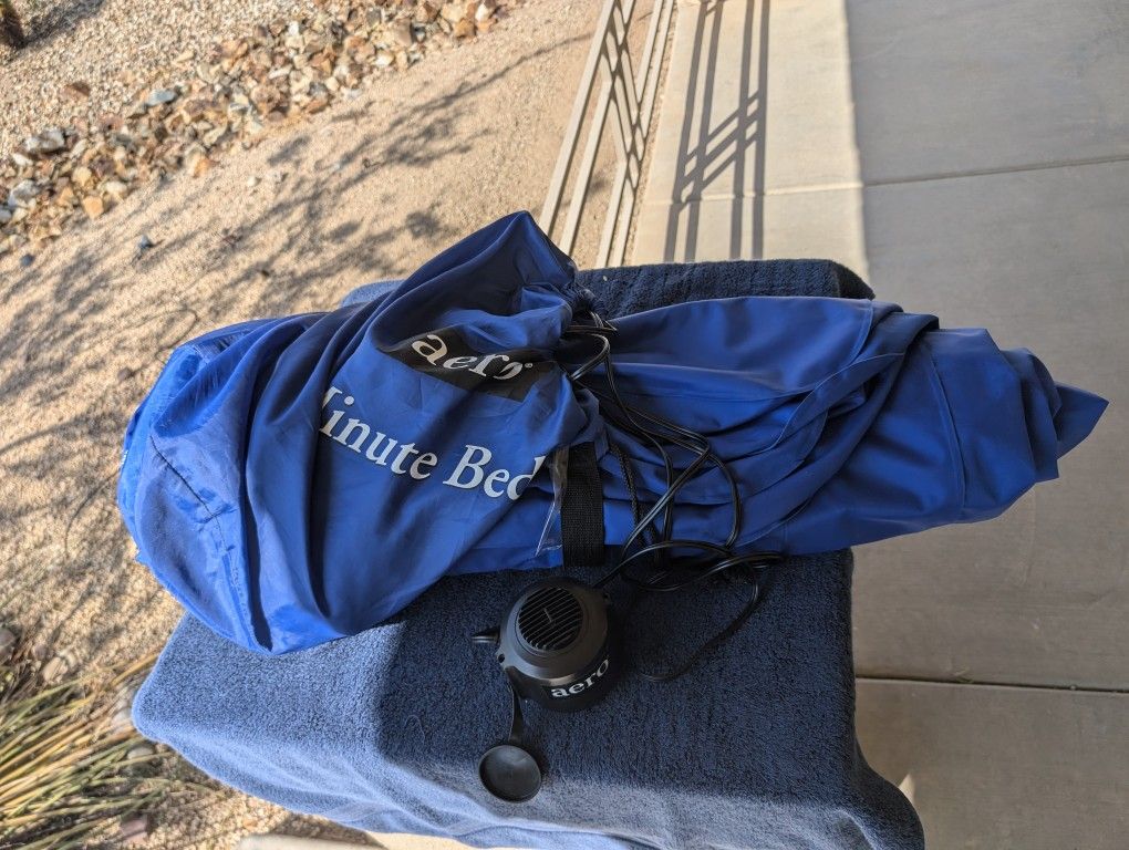 Aerobed queen Sz with built-in pump / User Manual / Mint Condition Everything Works