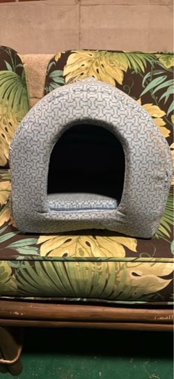 D-TAILS Cozy Pet Hut Bed - Igloo Style, Tags Still On