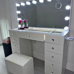 Vanity With Lights 