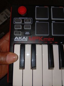 MPKmini/DIGITECH BASS MULTI EFFECT PROCESSOR/& GUITAR AMP