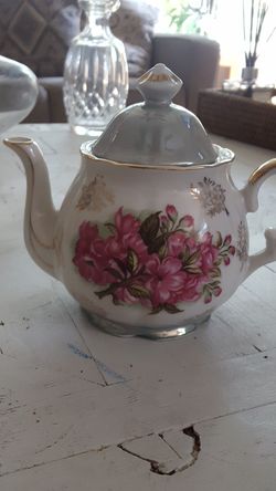 Fine China tea pot