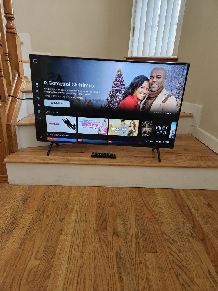 New Cond SAMSUNG 44 INCHES TV WITH REMOT CONTROL , , WORKS EXCELLENT. ,IN THE BOX