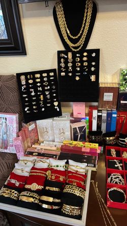 Mixed Jewelry & Fragrance Lot