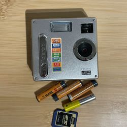 Polaroid PDC 3070 square digital camera tested work Flash zoom photo all working. Includes batteries and memory card