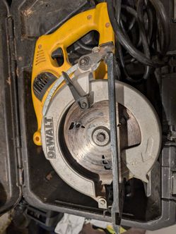 DEWALT Corded Circular Saw