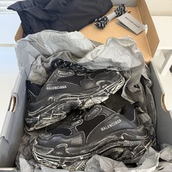 Balenciaga Triple S Faded.