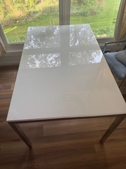 Beautiful 4 -chrome leg dining table