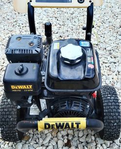 Pressure Washer HONDA MOTOR WRKS HELLA GOOD NO ISSUES AT ALL. NEED GONE NOW COMES COMPLETE