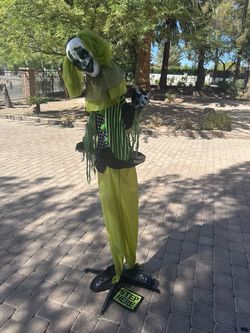 HALLOWEEN SCARY PROPS