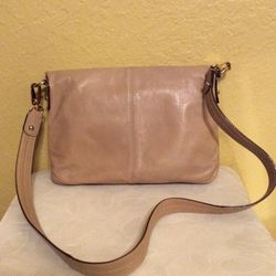 Kate Spade crossbody bags for women. Tan. Preowned. In great condition.