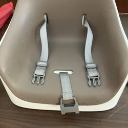 Tot Nest booster seat With Straps 