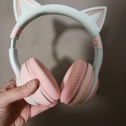 Brand New Kids Bluetooth Headphone Ears Light Up