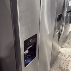 Whirlpool Side By Side Apartment Size Refrigerator 