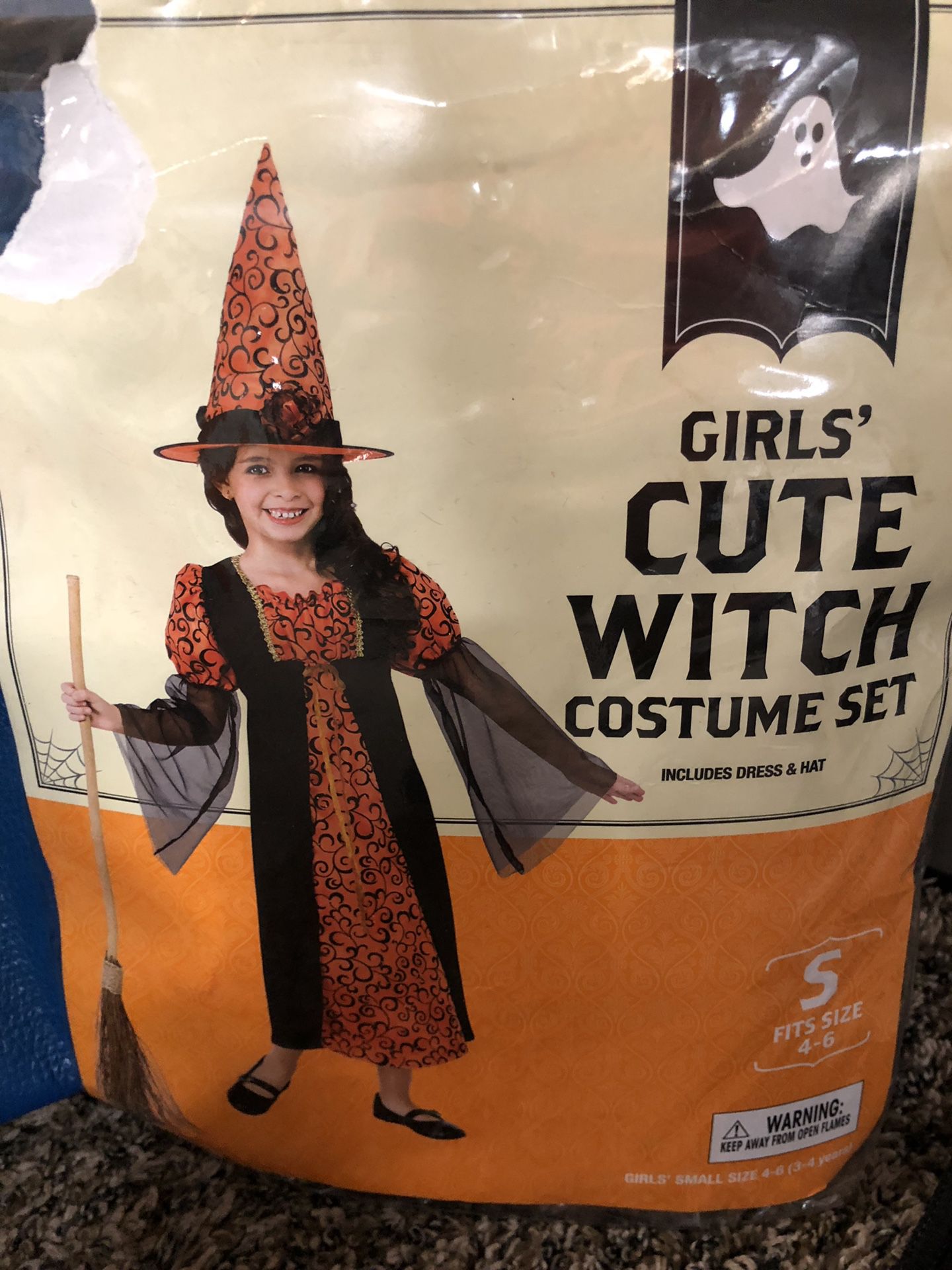 Girl Halloween witch costume size 4–6 and Medium new