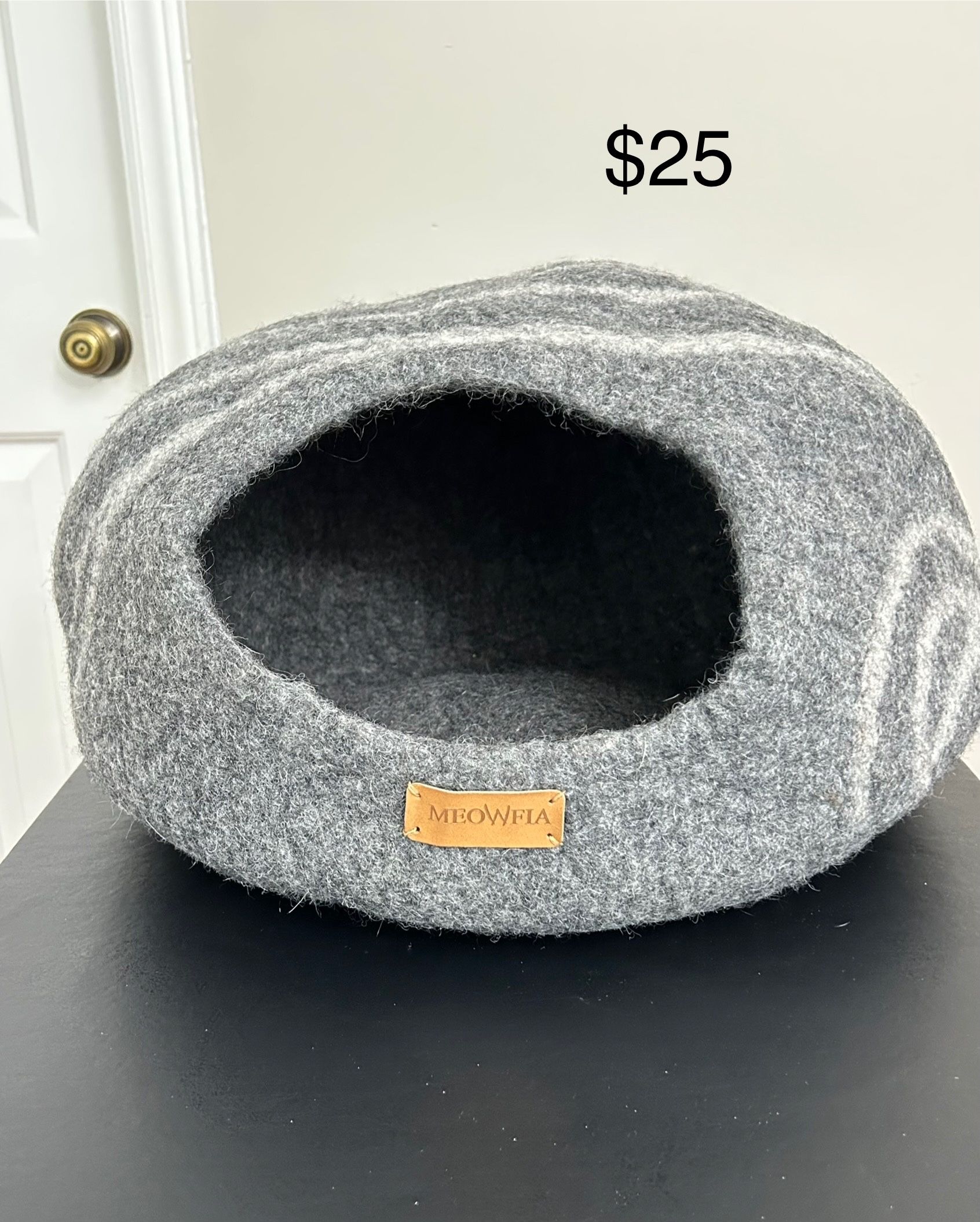 MEOWFIA Cat Cave – Premium Felt Cat Bed Large