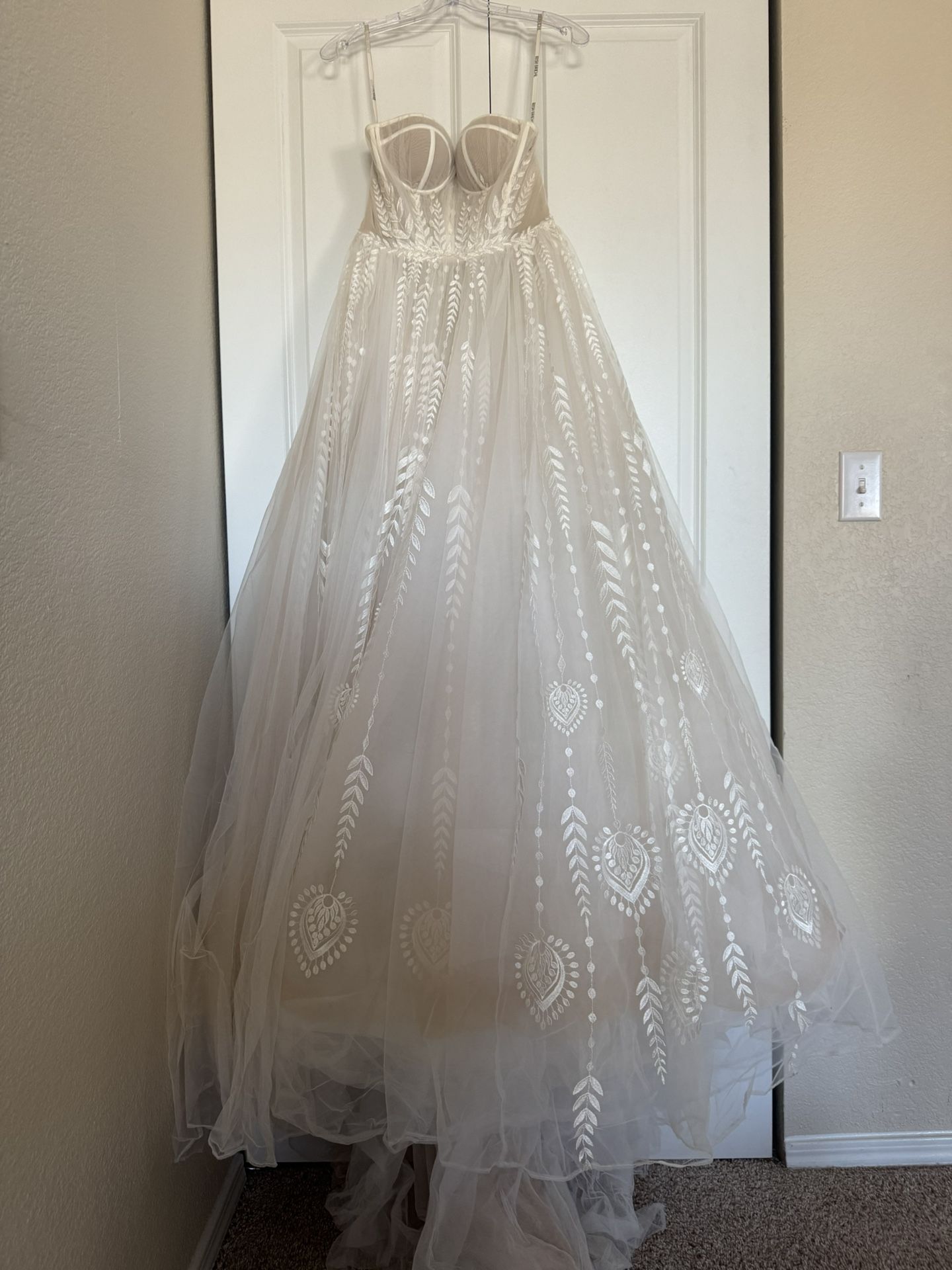 Brand-new Rish Bridal wedding gown