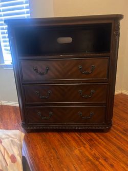 Little dresser