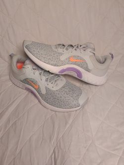 Woman Nike Size 10