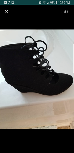 Size 10 black wedges