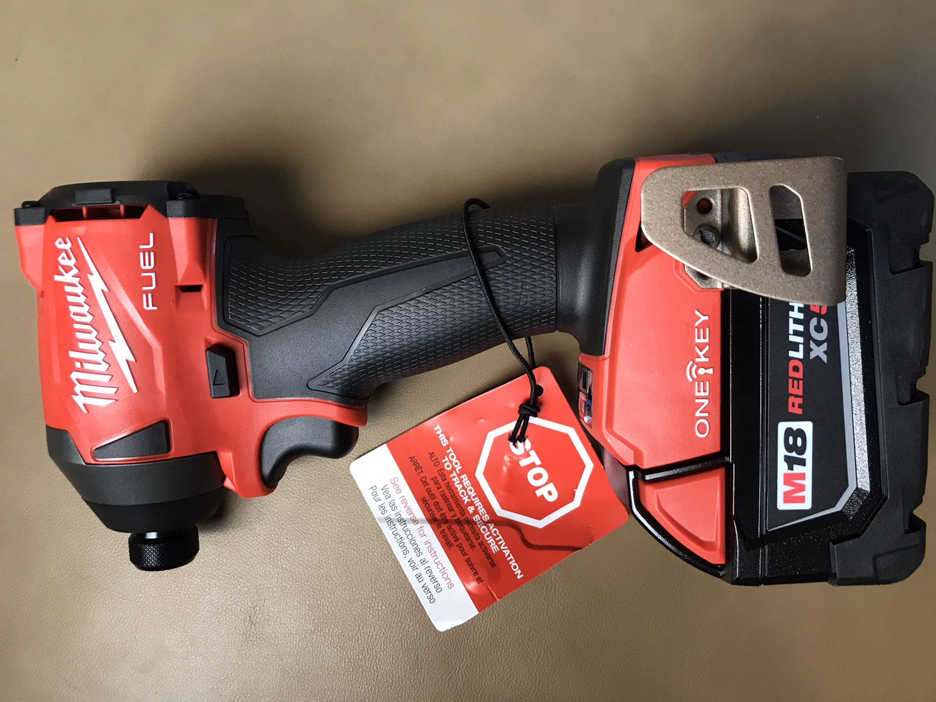 Milwaukee M18 FUEL ONE-KEY 18-Volt Lithium-Ion Brushless Cordless 1/4 in. Hex Impact Driver/battery