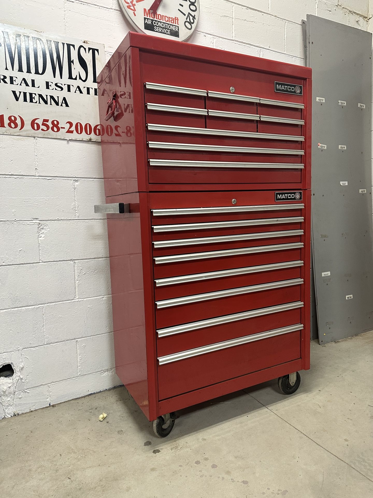 Matco Red Excellerator Rollaway Tool Box & Top Chest - MB951 & MB950 - 18 Drawers. Commercial Tools - Like Snap On Mac Cornwell Made In USA