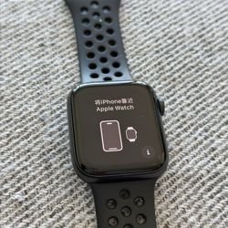 Apple Watch SE 44mm (1st Gen)