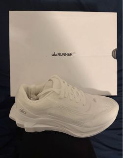ALO Runners (Women Size 8, Men Size 6.5)