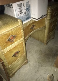 ANTIQUE DESK