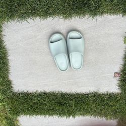 Authentic Yeezy Slides "Salt" 9