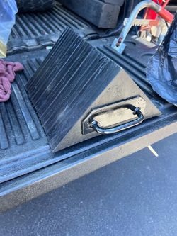 Heavy duty rubber wheel chock