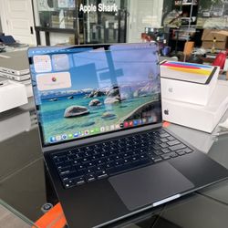 Apple 13” 2022 MacBook Air M2 Chip 16GB Ram 256SSD! 90 day warranty! We offer financing!