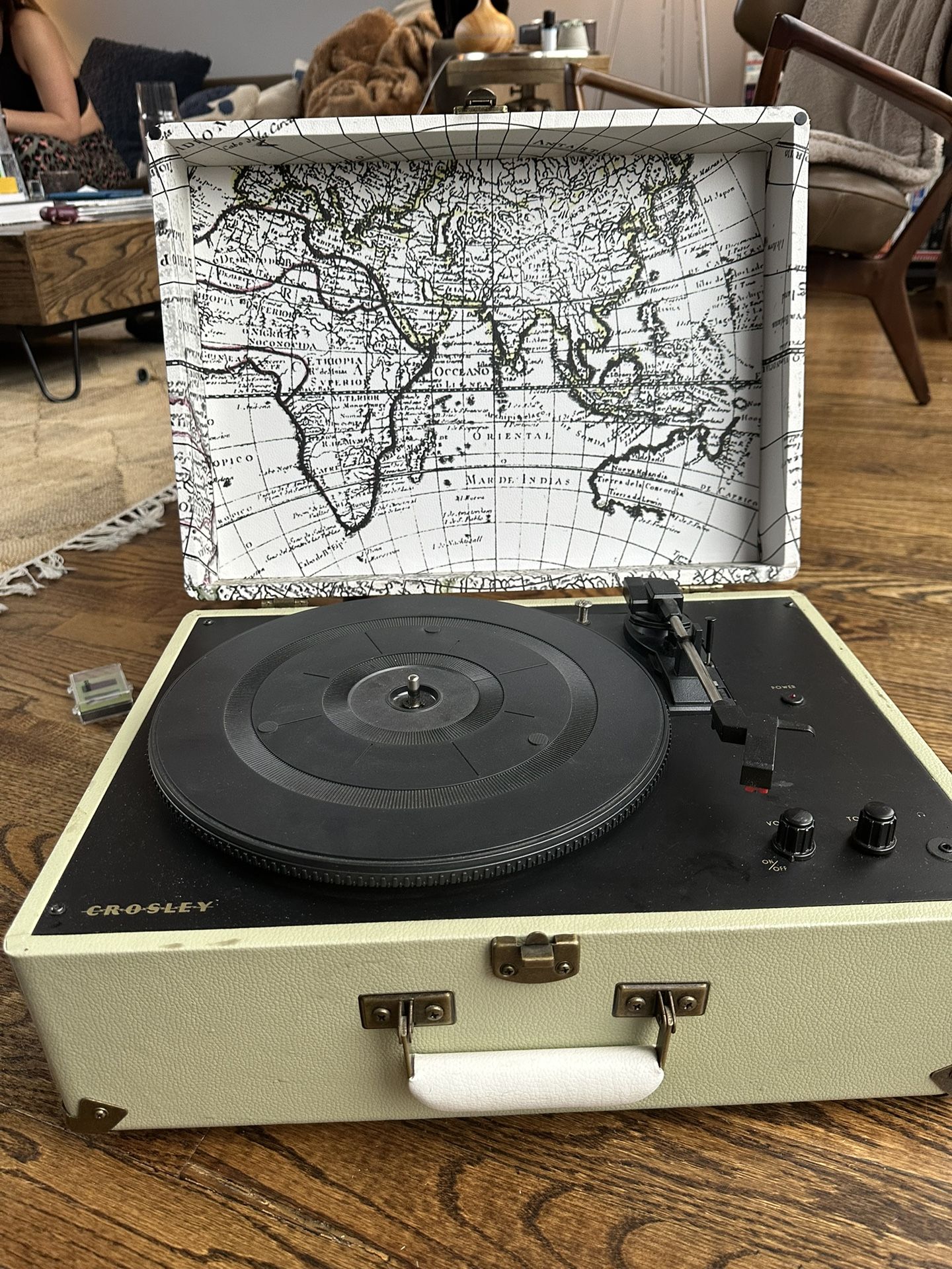 Crosley Keepsake Portable Record Player w/Built-In Speakers & USB. *RARE DESIGN*