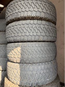 Vendo 265/70/R17 las 4 llantas Bridgesstone por $200
