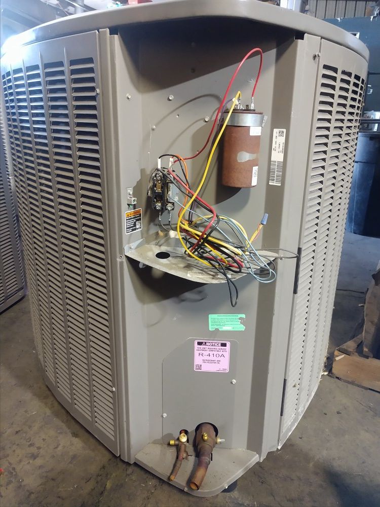 Lennox elite series condenser unit 4 ton 14 seer r410 for Sale in Los