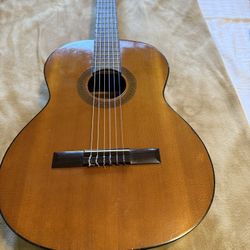 Alvarez Nylon String Classical Guitar Made In Japan.