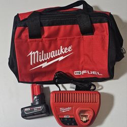 Exclusive

Milwaukee
M12 12-Volt Lithium-Ion XC Battery Pack 4.0 Ah and Charger Starter Kit