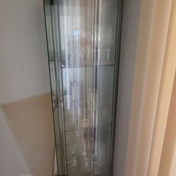 2  gabinetes  de vidrio