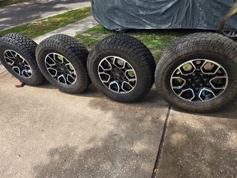 F150 OEM 18 Inch Rims And Tires Like New 6 Lug