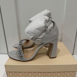 NIB Jewel Badgley Mischka Size 10 Penny Silver Jeweled Heeled Sandals