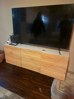 FREE TV Console