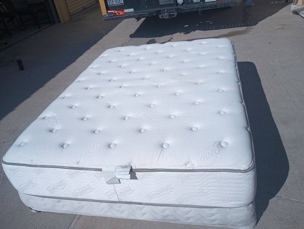 Queen Beautyrest Mattress And Box Spring