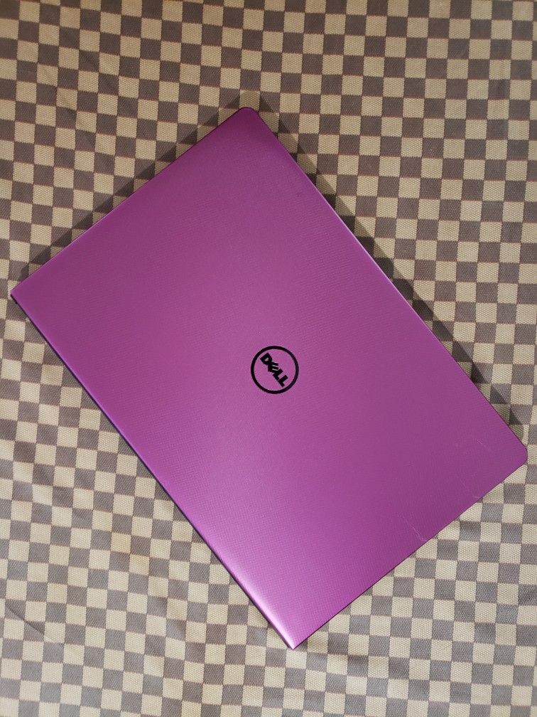 15.6"inch Intel Core i3 Dell Laptop, 250GB HDD, 4GB RAM, Inbuilt Bluetooth, Backlit Keyboard, HDMI, DVD RWπ And a WebCam. Windows 10 Installed.