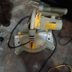 wf814ul compound miter saw Used