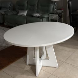 Beautiful White Table / 47 Inches